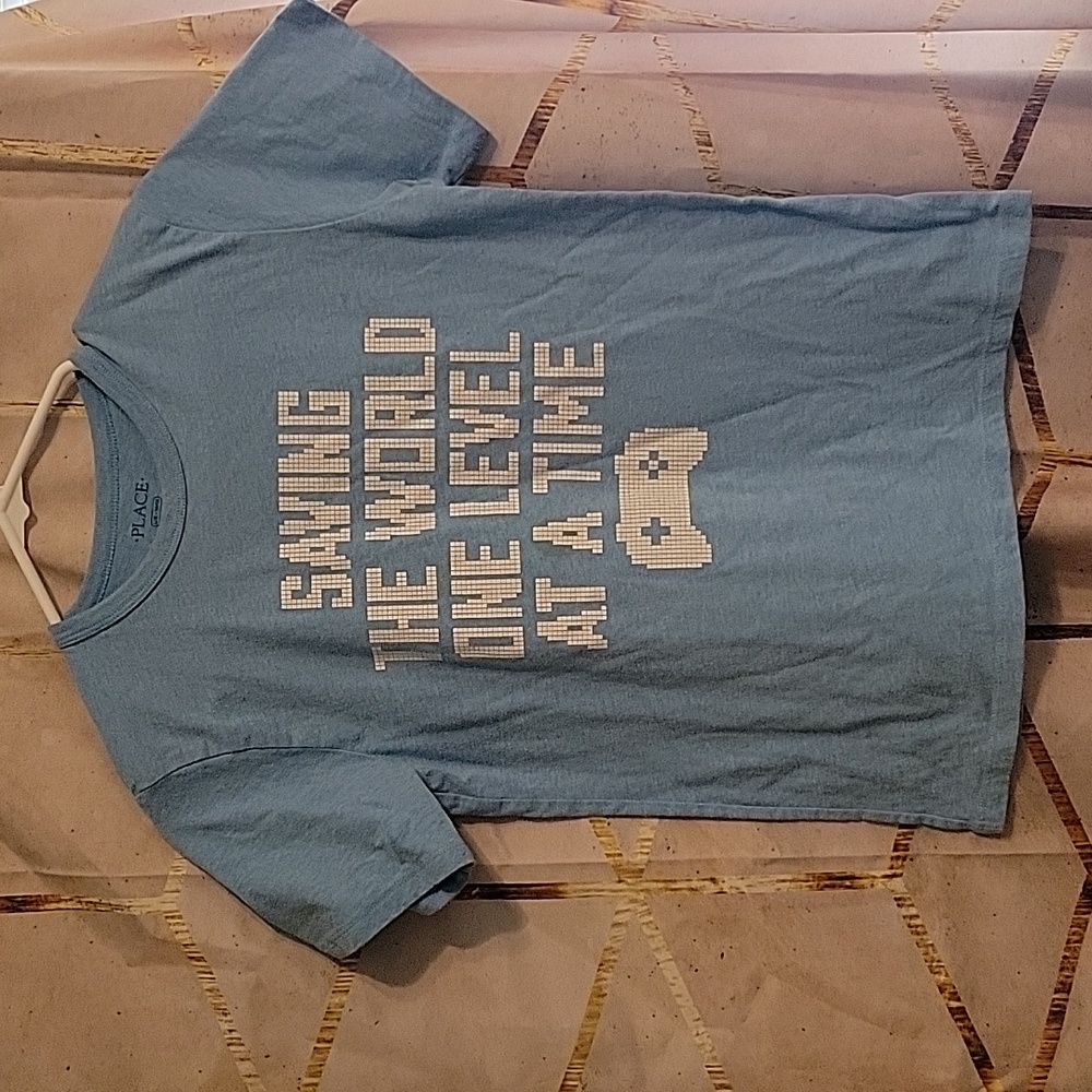 The Children's Place 'Saving the world one level at a time' boys shirt L